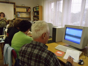 Számítógép- és internethasználat oktatása Pacsán