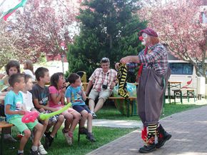 Gyermeknap Tsi bohccal s a Dek Ferenc Megyei s Vrosi Knyvtr munkatrsaival